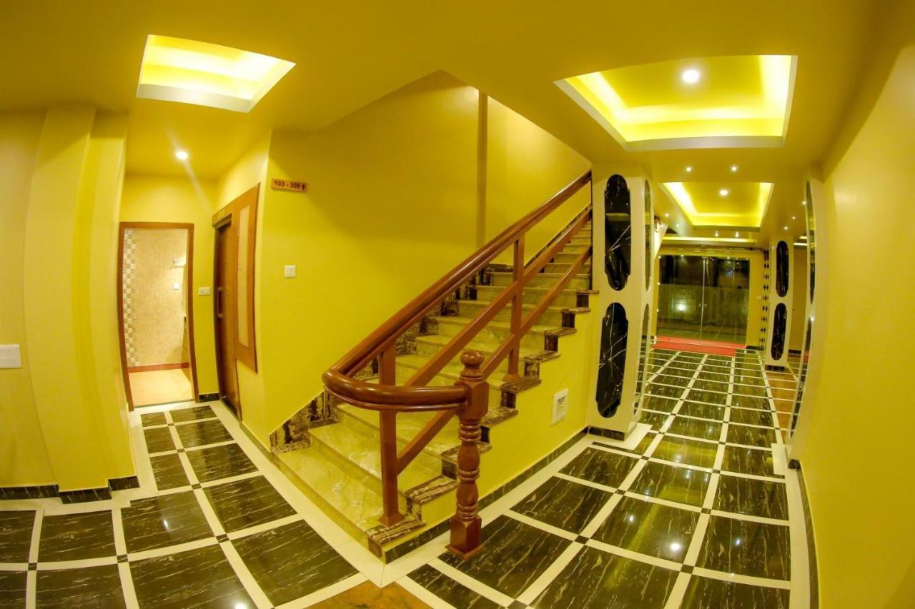 Om Gaura Hotel Pokhara Bagian luar foto
