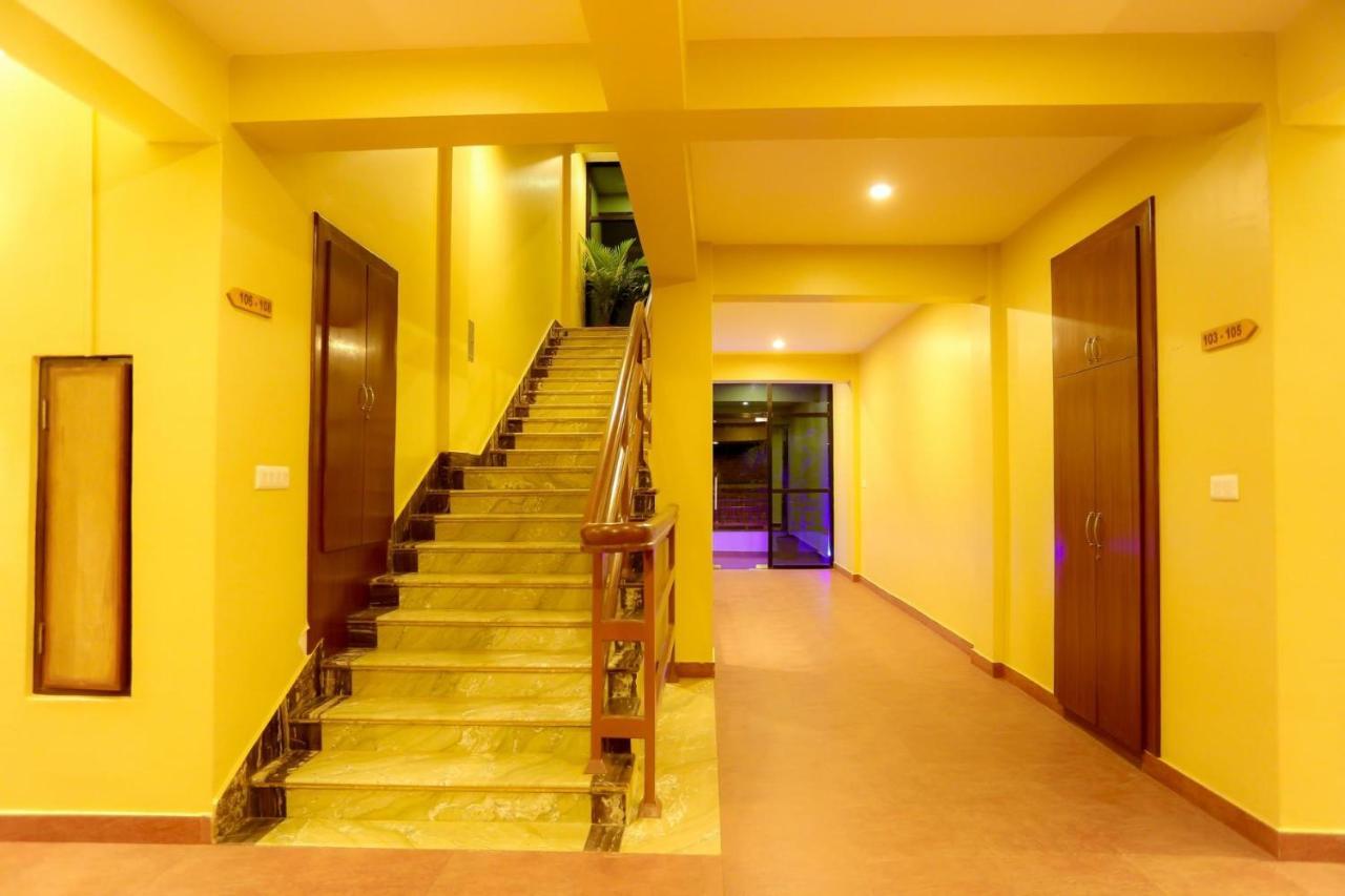Om Gaura Hotel Pokhara Bagian luar foto