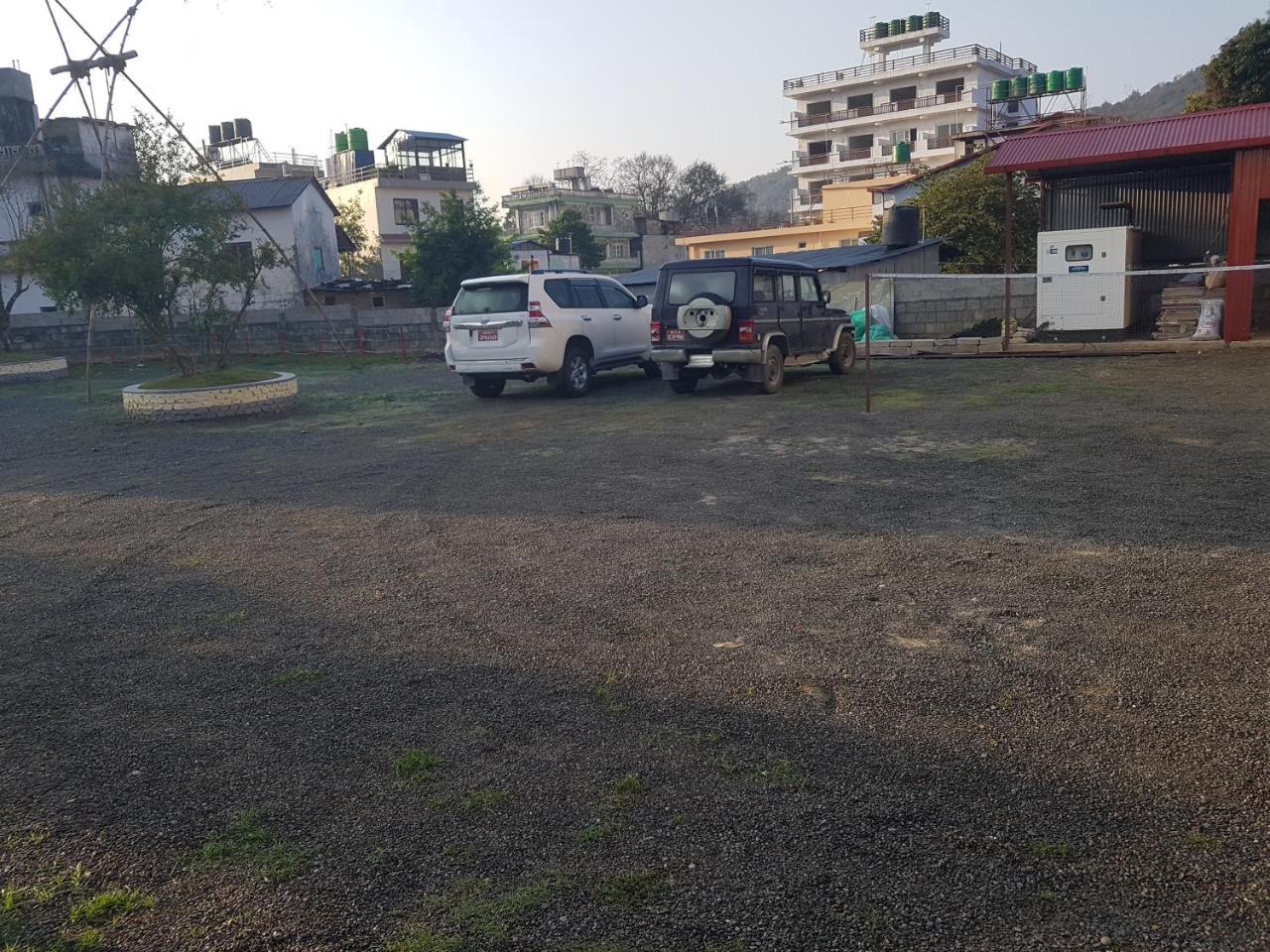 Om Gaura Hotel Pokhara Bagian luar foto