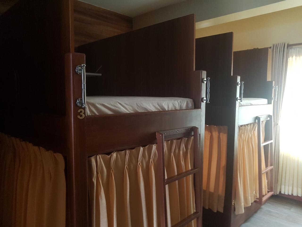 Om Gaura Hotel Pokhara Bagian luar foto