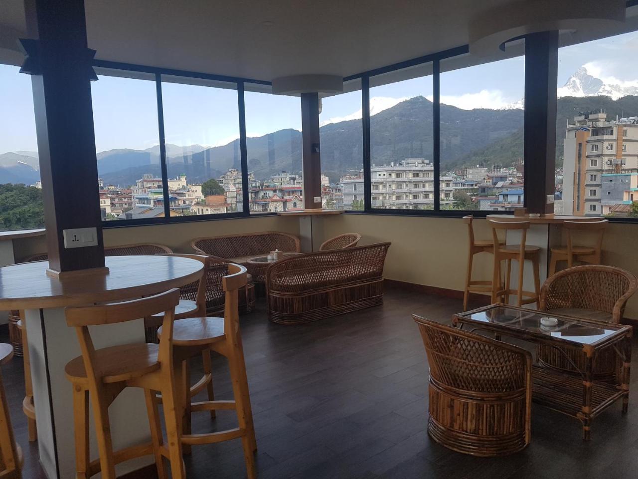 Om Gaura Hotel Pokhara Bagian luar foto