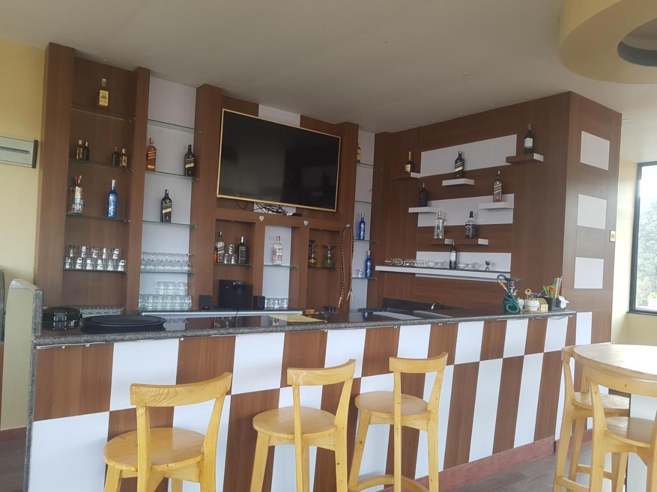 Om Gaura Hotel Pokhara Bagian luar foto
