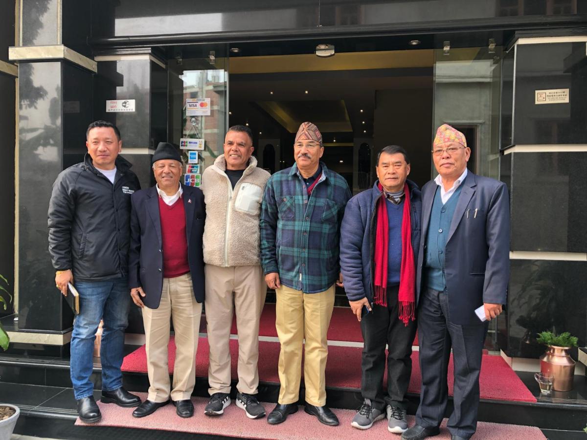 Om Gaura Hotel Pokhara Bagian luar foto