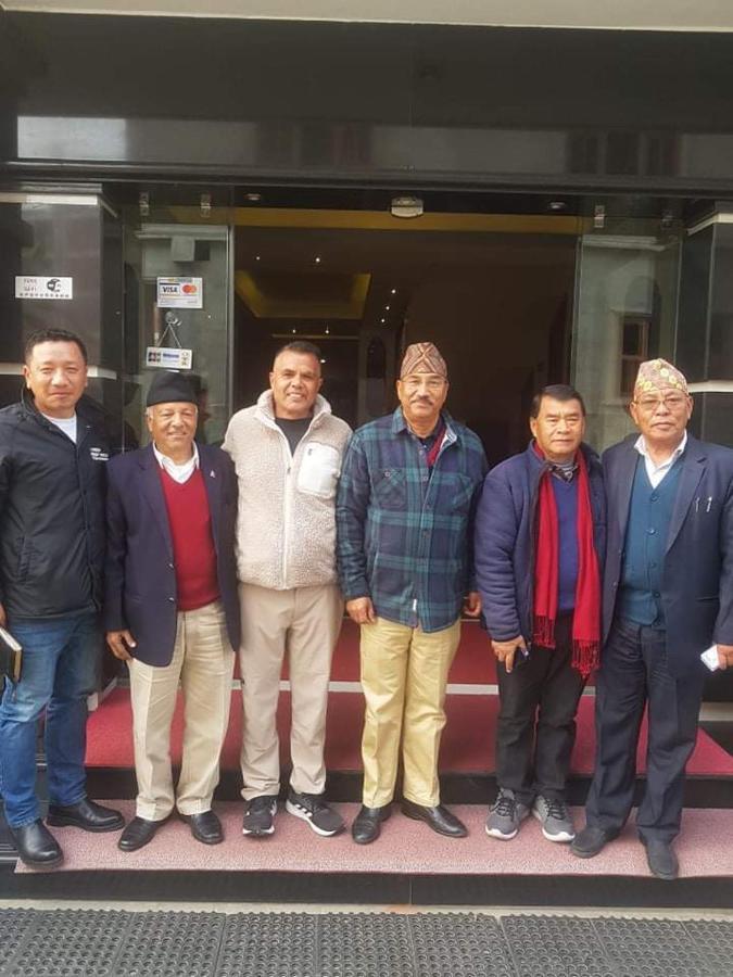 Om Gaura Hotel Pokhara Bagian luar foto